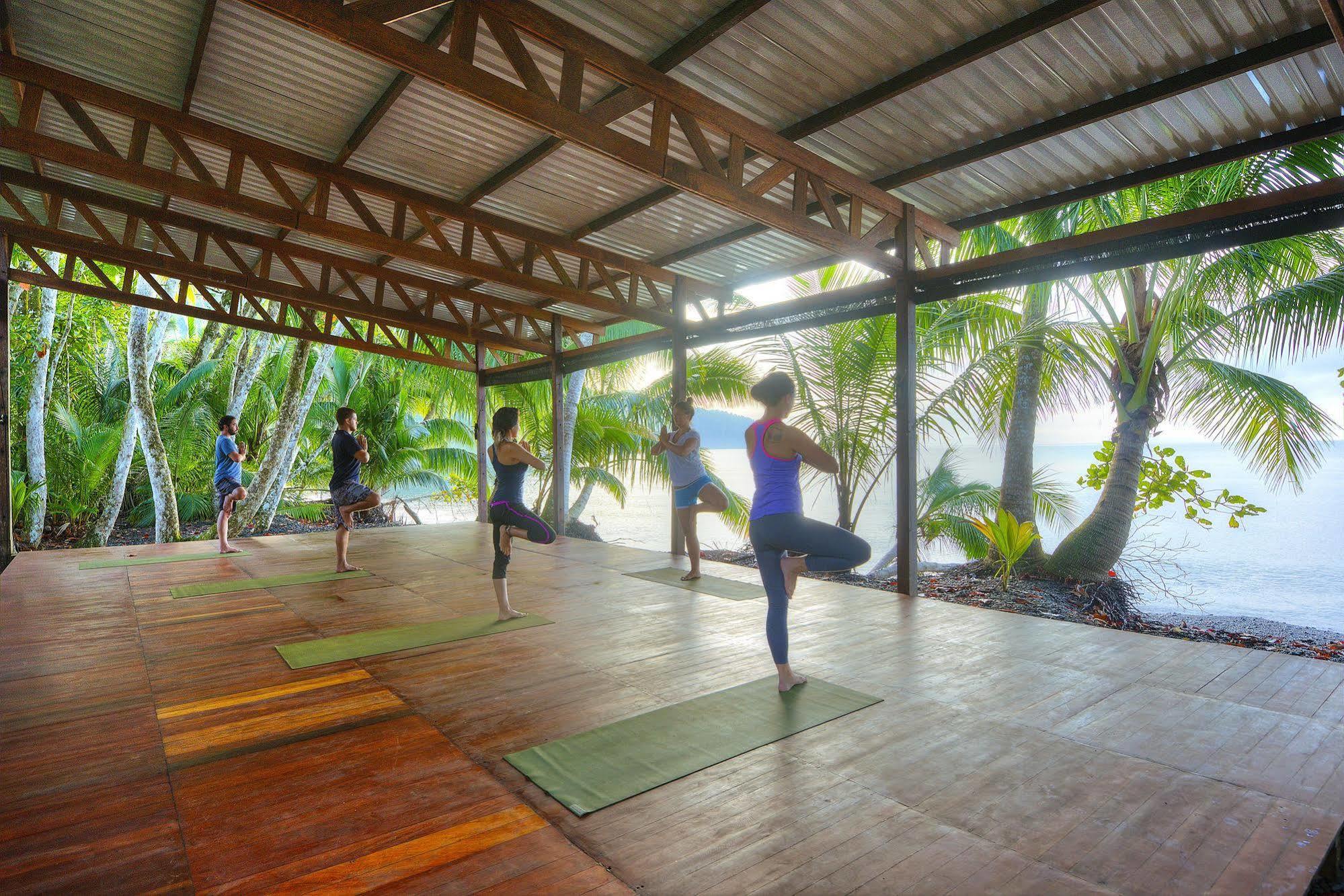 Playa Nicuesa Rainforest Eco Sanctuary Golfito Bagian luar foto